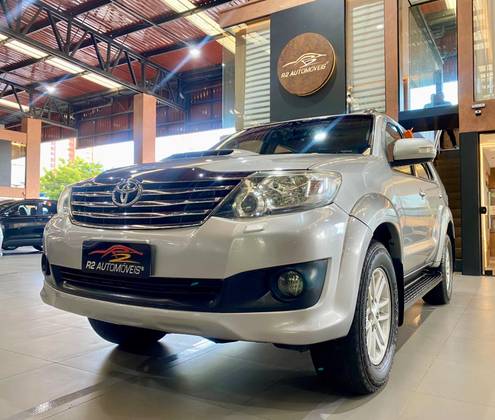 TOYOTA HILUX SW4 3.0 SRV 4X4 7 LUGARES 16V TURBO INTERCOOLER DIESEL 4P AUTOMÁTICO TOYOTA HILUX SW4 3.0 SRV 4X4 7 LUGARES 16V TURBO INTERCOOLER DIESEL 4P AUTOMÁTICO